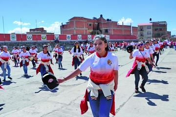 Colorido y alegría mostraron los fraternos en el recorrido de la entrada.