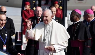 Papa pide perdón en Irlanda por abusos contra menores de edad