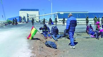 Los comunarios de Colcha K bloquearon el acceso a la planta de cloruro de potasio en el Salar de Uyuni. El ejército dio