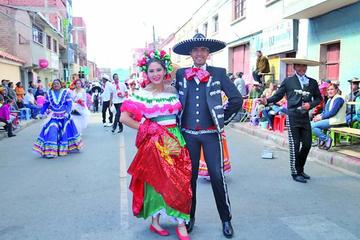 México demuestra la danza de Vera Cruz.