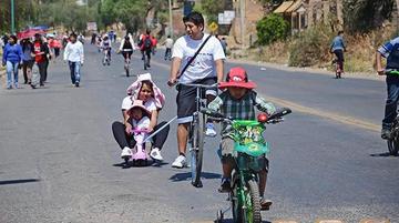 La población puede usar las calles para recreación o deporte.