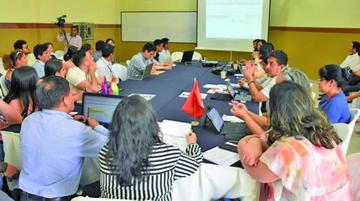 Delegaciones de funcionarios de ambos países se reúnene desde ayer.