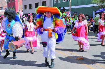 El sacerdote Eugenio Natalini participa en la festividad de San Bartolomé 2018.