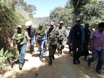 Funcionarios de Gobierno se trasladaron ayer hasta la zona de conflicto.