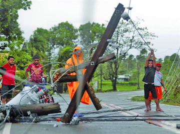 Un tifón en Filipinas mata a diez personas y deja devastaciones