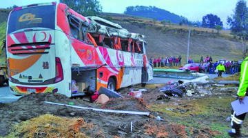 Un accidente de autobús en Ecuador deja cinco muertos y 27 heridos