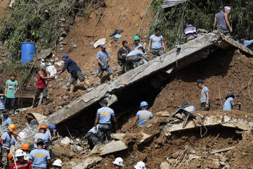 Filipinas busca a un centenar de trabajadores sepultados en mina