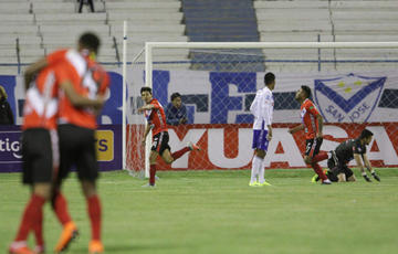 Edson Pérez, de Nacional Potosí, celebra su gol.