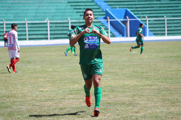 El atacante de Palmeiras, Diego Ardaya, celebra su tercer gol.
