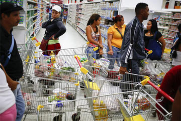 Desde hace varios meses los supermercados carecen de alimentos.