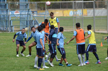 Ferrufino tiene dudas para definir equipo titular 