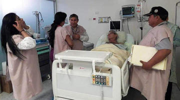 El médico aún está internado en el hospital Obrero de la capital cruceña.