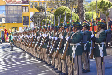 Las fuerzas armadas participaron en los actos de ayer.