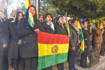 La bandera boliviana fue protagonista de esa jornada.