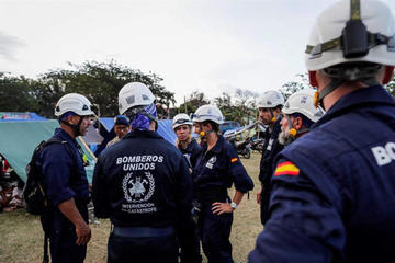 Aún encuentran cadáveres tras el desastre en Indonesia