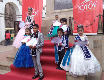 Alcaldía reconoce a niños que logran títulos de belleza