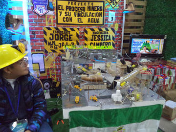 Los estudiantes investigaron proyectos relacionados con el agua y la minería.