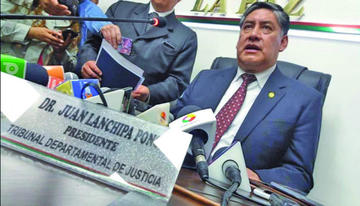 Lanchipa jura como el nuevo fiscal general el martes 23 de octubre