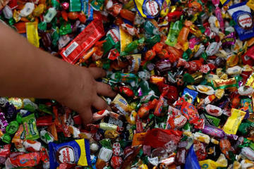 Niña de 4 años se intoxica por consumir dulces chinos