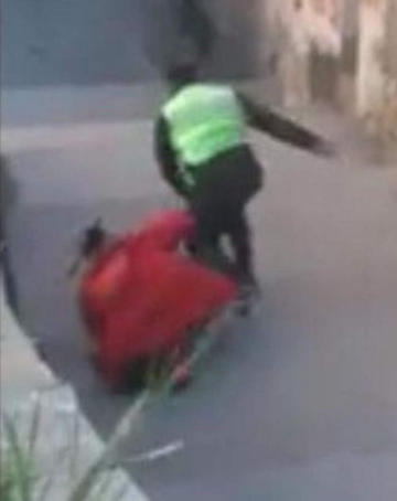 Agreden a 2 policías con su propio gas pimienta 