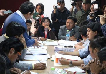El diálogo promovido por la defensora fracasó ayer.