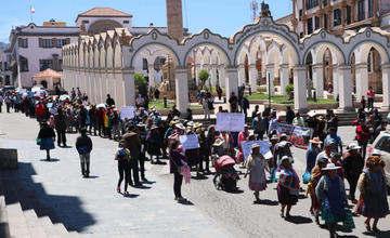 La marcha solicita la reubicación de la feria.