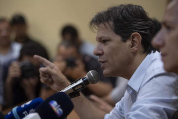 Haddad pide una reacción institucional en Brasil frente a Bolsonaro 