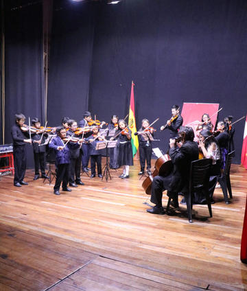 Los músicos de la orquesta infantil.