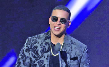 Cantante Daddy Yankee se presenta con la sinfónica en los Latin AMAs