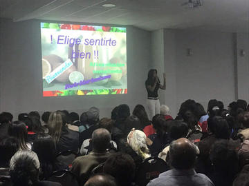 Brindan conferencia sobre vida saludable