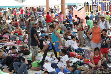 Caravana migrante reanuda su marcha por México hasta EE.UU.