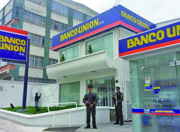 Senador opositor revela que hay altos sueldos en el Banco Unión 