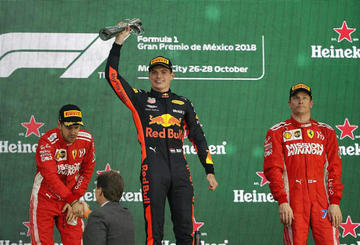Max Verstappen (c) fue primero en el GP de México.