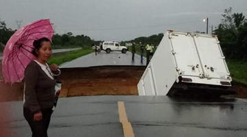 La carretera se hundió.