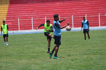 Los jugadores potosinos durante su entrenamiento en el estadio