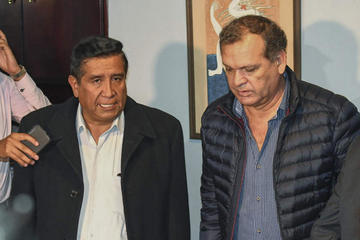 el titular de la FBF, César Salinas junto a David Paniagua.
