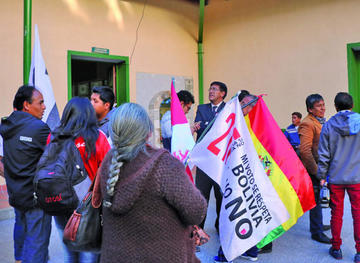 Las plataformas ciudadanas estuvieron todo el día.