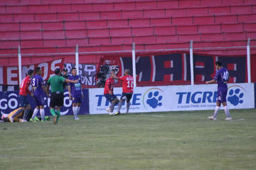 Real Potosí    cae y entra en zona del descenso de la Liga