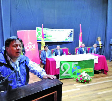 Ayer en el acto central de conmemoración a los 25 años de la empresa de aseo.