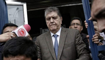 Fiscal solicita impedir salida de Perú para Alan García, según medios