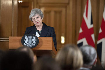 May se aferra a pacto para que Reino Unido se separe de la UE 