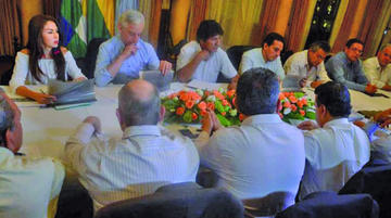 Representantes de la Empresarios se reunieron el miércoles 14 con altos funcionarios en Cochabamba.