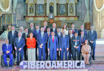 España anima a Iberoamérica a unirse frente a autoritarismo