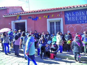 El primer día se reportaron largas filas en las unidades educativas de alta demanda.