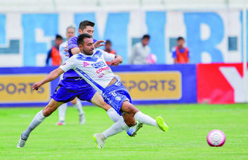 Real Potosí cae y se complica en el descenso
