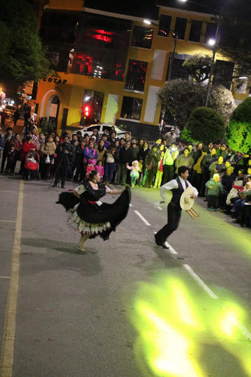 El acto se abrió con el baile de ritmos internacionales.
