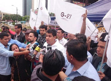 Médicos se suman a la marcha por el 21F  