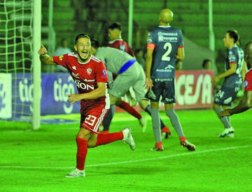 Royal Pari salva un empate de local en dos minutos