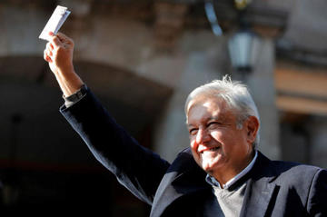 López Obrador está ante el dilema de cumplir sus promesas en México