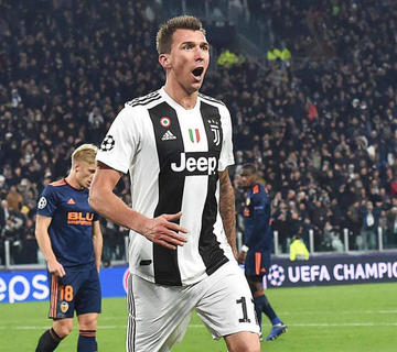 Juventus sufre para vencer a Valencia